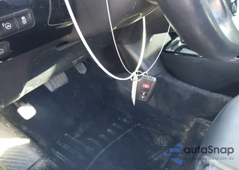 2017 Toyota Prius Three Touring z USA, uszkodzony, nr VIN JTDKARFUXH3542687